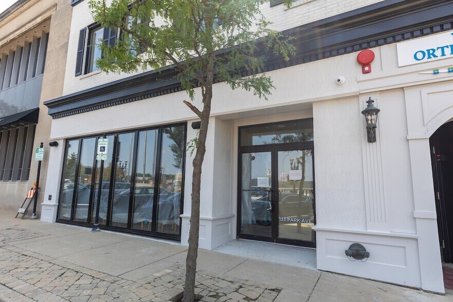 133 Park Ave, Barrington, IL for sale - Building Photo - Image 1 of 1