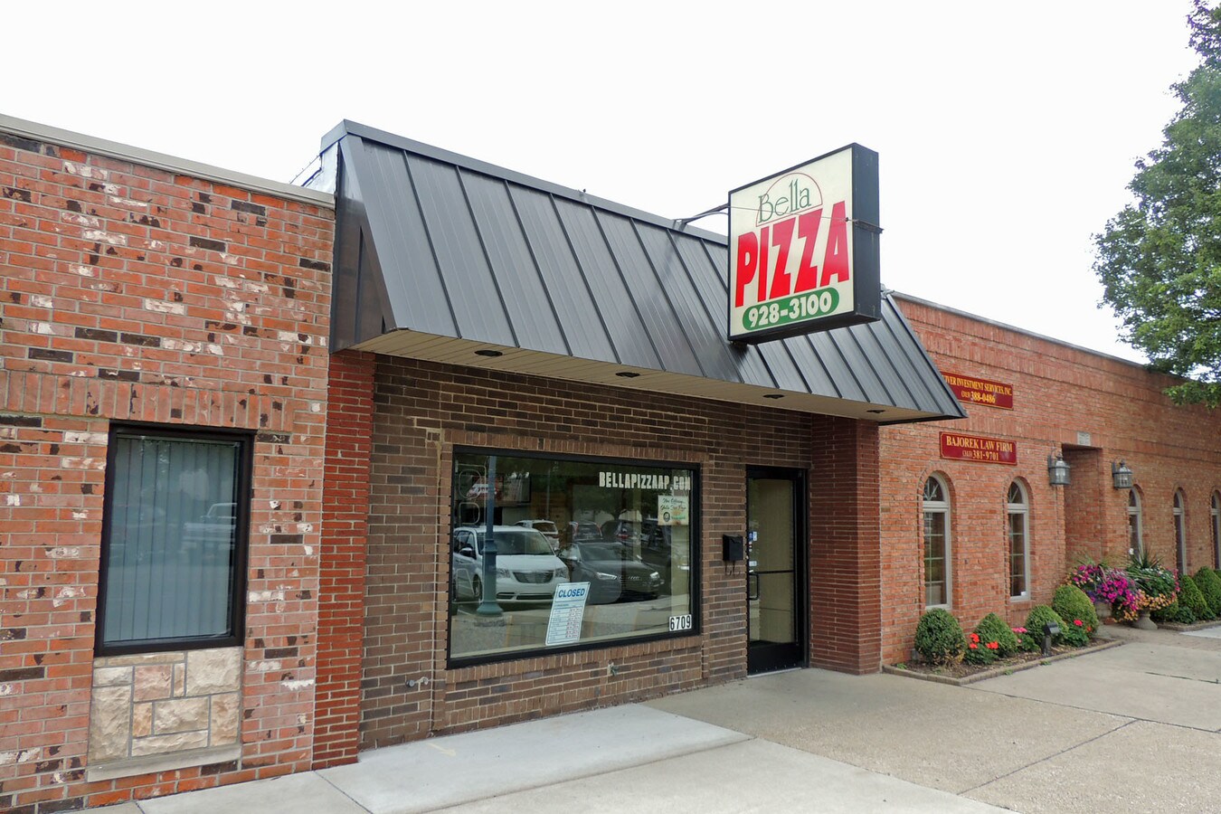 6709 Park Ave, Allen Park, MI 48101