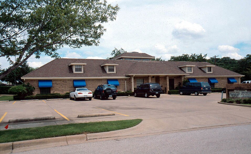 1240 Southridge Ct, Hurst, TX for sale - Primary Photo - Image 1 of 1