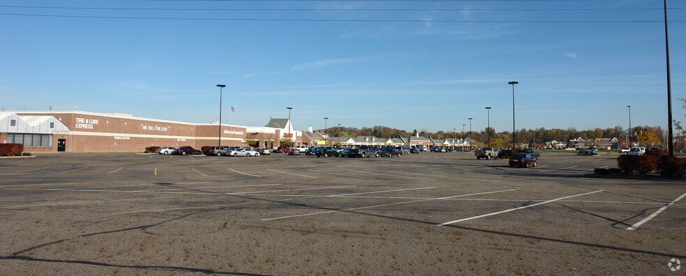 8160 8210 Macedonia Commons Blvd Oh 44056 Property 4 961 Sf Of Retail Space Available In Macedonia Oh