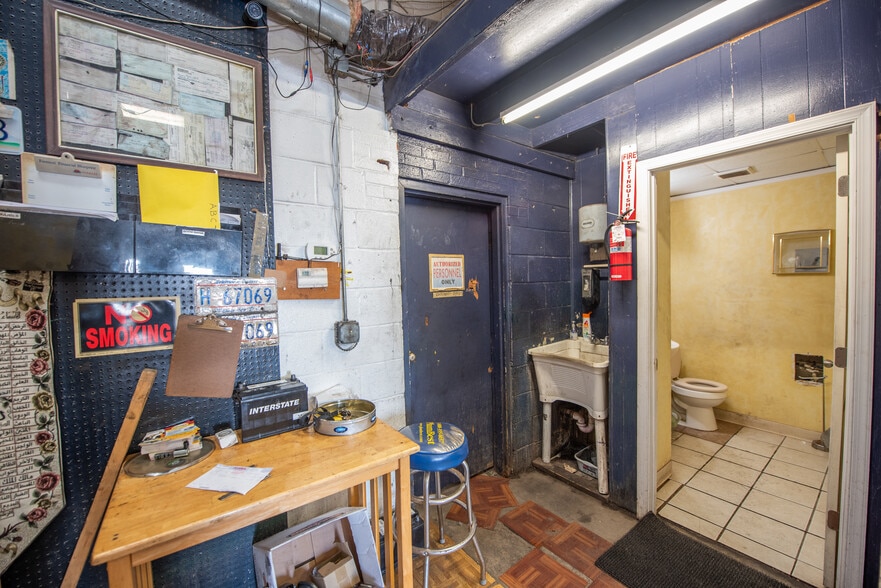 2838 Bladensburg Rd NE, Washington, DC for lease - Interior Photo - Image 2 of 24