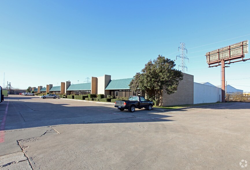 1915 Peters Rd, Irving, TX 75061