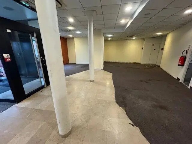 Retail in Paris for lease - Lobby - Image 3 of 9