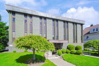 1625 Anderson Ave, Fort Lee, NJ for lease Interior Photo- Image 2 of 15