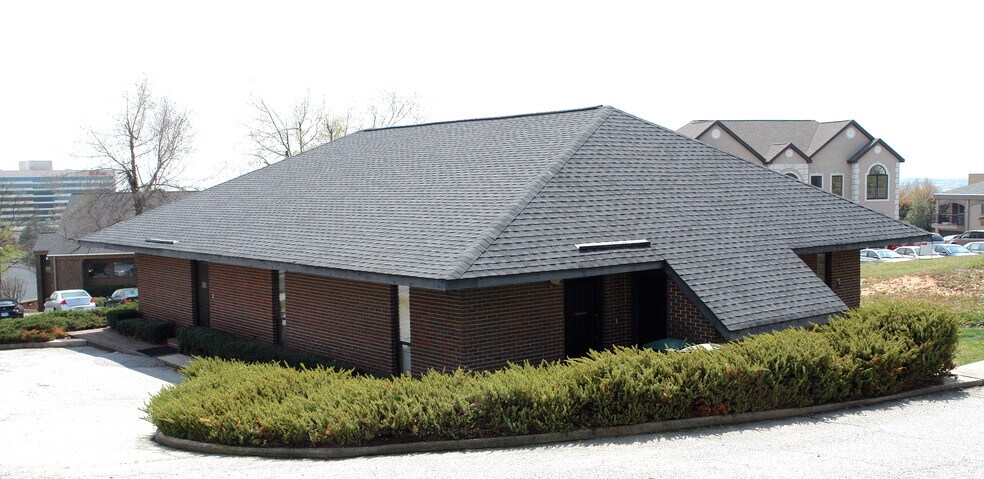 2 Pointe Cir, Greenville, SC for lease - Building Photo - Image 3 of 10