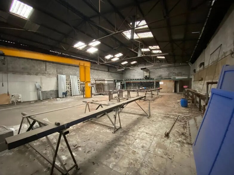Industrial in Marseille for sale - Interior Photo - Image 1 of 4