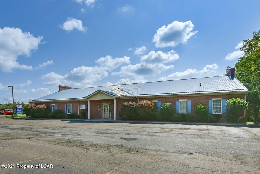 832 Airport Rd, Hazle Township, PA for sale - Primary Photo - Image 1 of 52