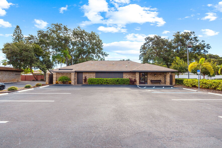 1701 66th St N, Saint Petersburg, FL for lease - Building Photo - Image 1 of 12