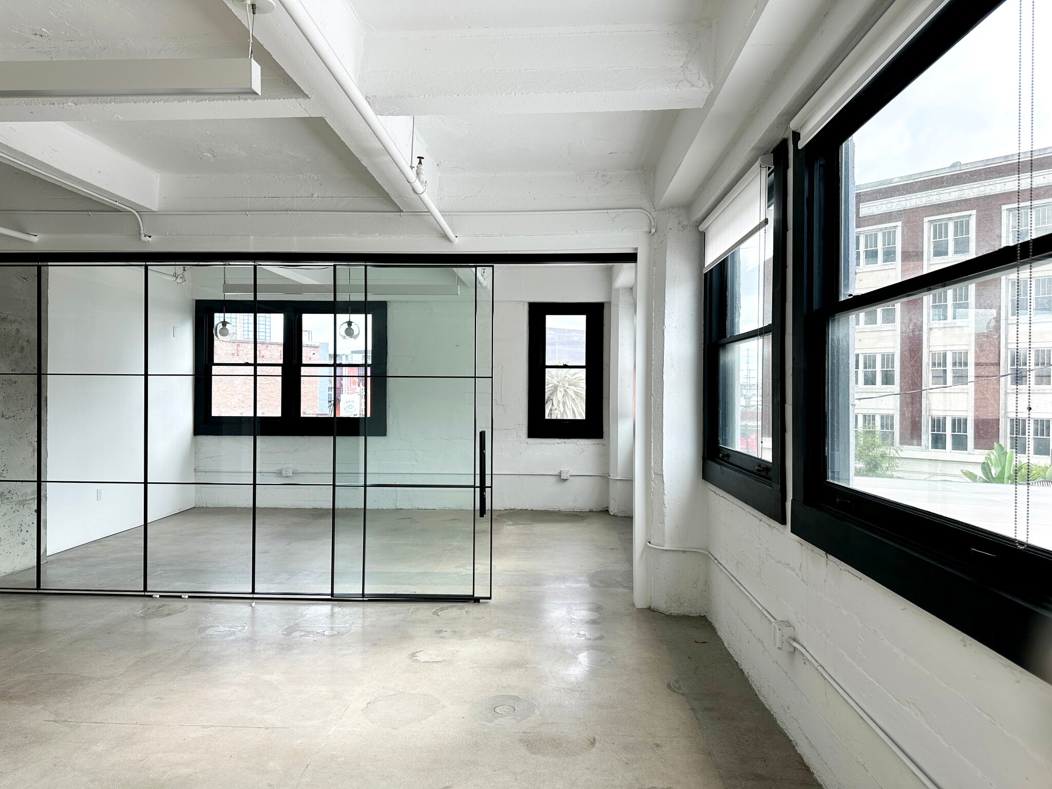 810 E 3rd St, Los Angeles, CA for lease Interior Photo- Image 1 of 9