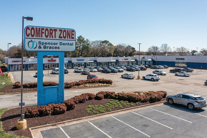 21532195 Cunningham Dr, Hampton, VA 23666 Coliseum Corner