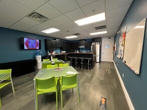 1074 N Orange Ave, Sarasota, FL for lease Interior Photo- Image 1 of 17