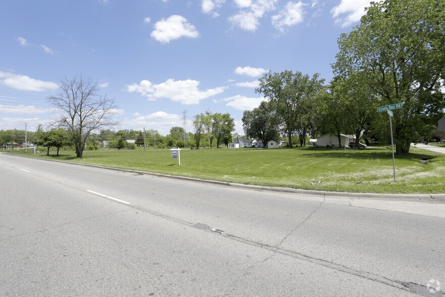 35941 N Green Bay Rd, Waukegan, IL 60085