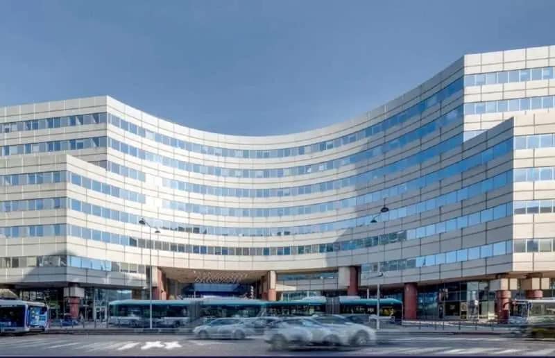 7-11 Place Des Cinq Martyrs Du Lycée Buffon, Paris for lease - Building Photo - Image 1 of 15