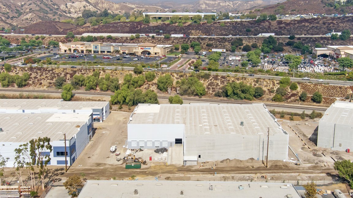 NEC Madera Rd & Easy St, Simi Valley, CA for lease Building Photo- Image 1 of 7