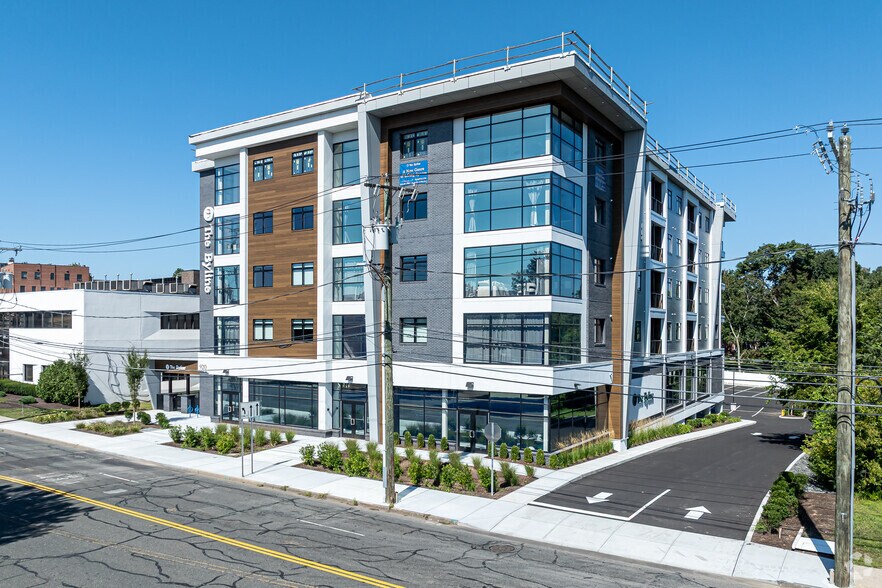 920-924 Farmington Ave, West Hartford, CT for lease - Primary Photo - Image 1 of 22