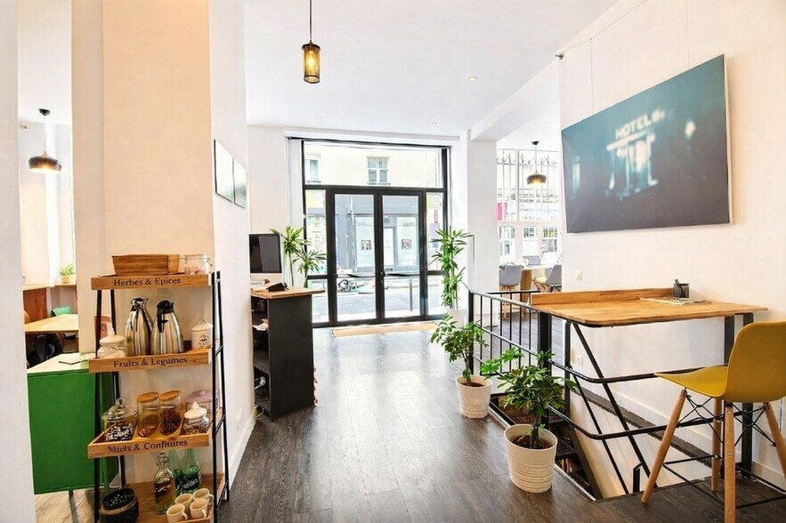 Office in Paris for lease - Interior Photo - Image 2 of 6