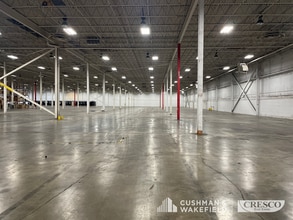 9450 Allen Dr, Valley View, OH for lease Building Photo- Image 1 of 9