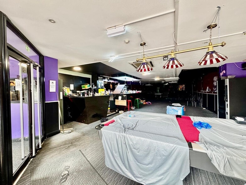 23 High Street N, Dunstable for lease - Building Photo - Image 2 of 4