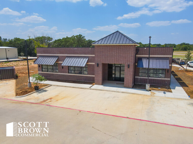 3622 Duchess, Denton, TX for lease - Building Photo - Image 1 of 11