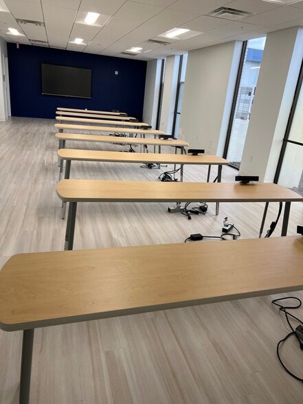 5405 Diplomat Cir, Orlando, FL for lease - Building Photo - Image 1 of 59