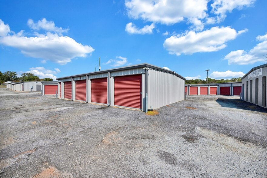 The Storage Box & More 2 Portfolio portfolio of 2 properties for sale on LoopNet.com - Building Photo - Image 3 of 15