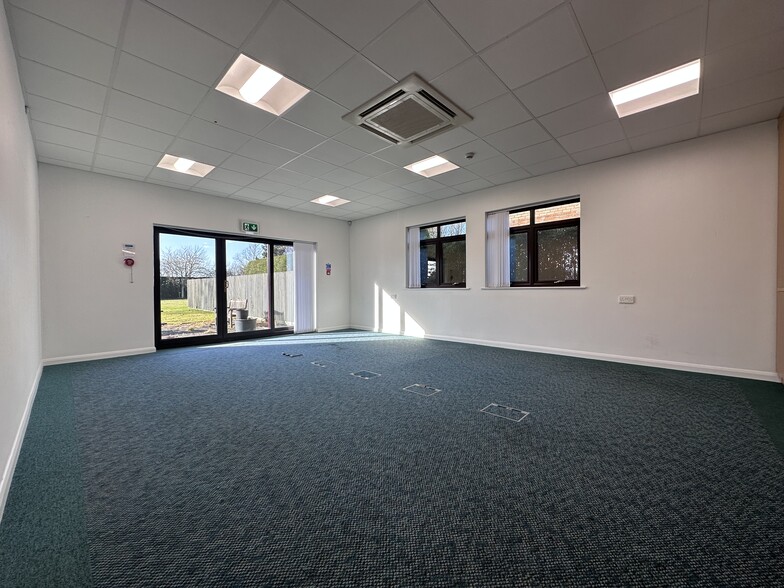 Browns Ln, Nottingham for lease - Interior Photo - Image 3 of 10