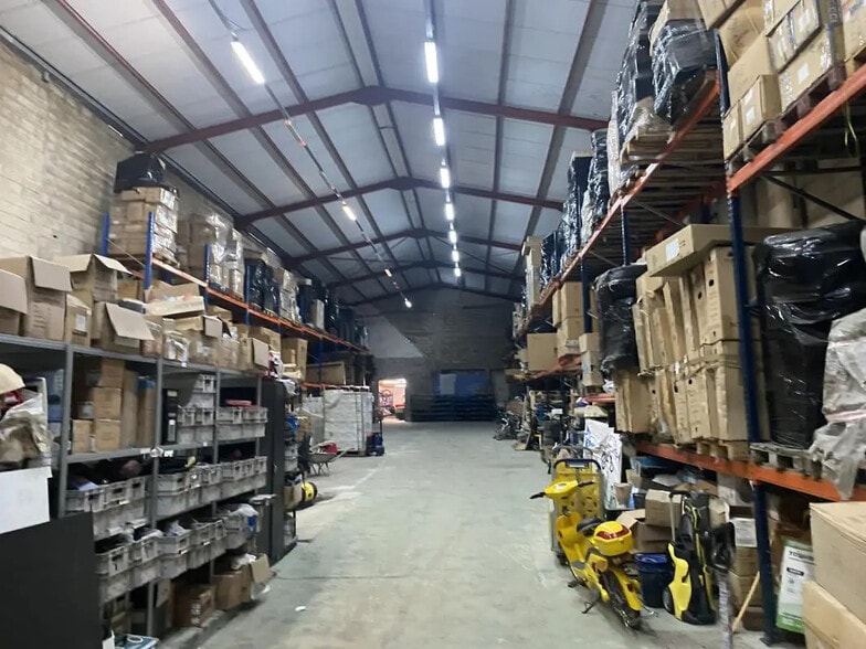 Flex in Bagnolet for lease - Building Photo - Image 1 of 6