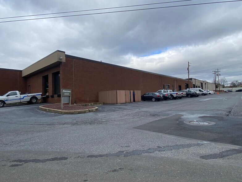 135 Independence Ct, Lancaster, PA for sale - Building Photo - Image 1 of 1