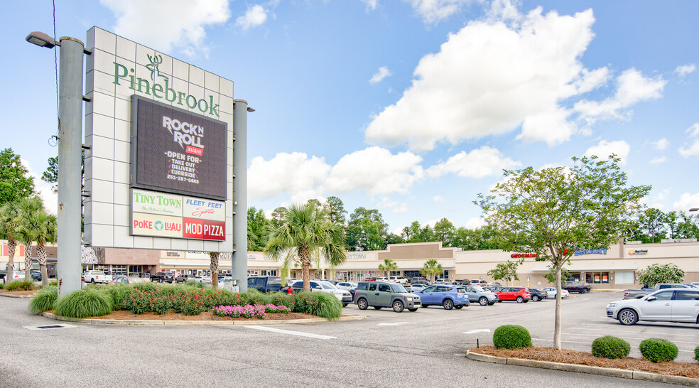 3952-3980 Airport Blvd, Mobile, AL for lease - Pylon Photo - Image 3 of 4