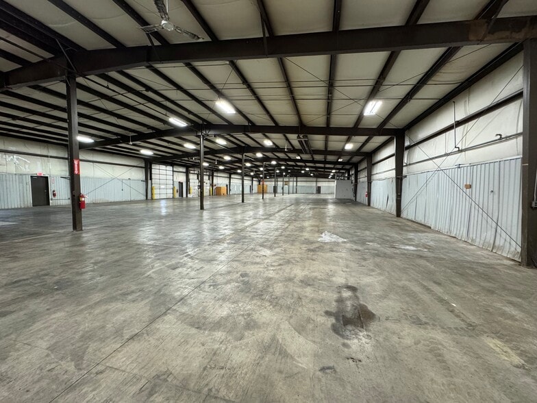 21067 Protecta Dr, Elkhart, IN for lease - Building Photo - Image 3 of 6
