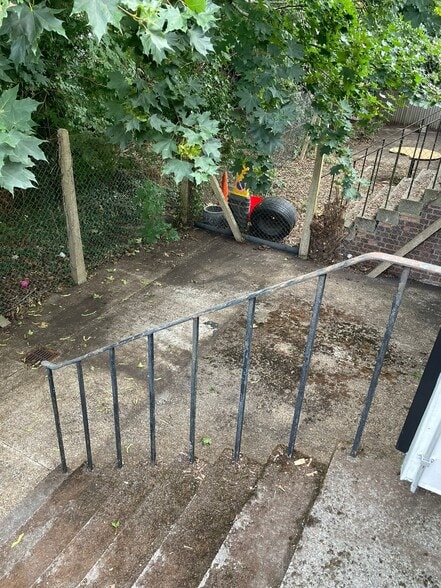 8 Brownfields Ct, Welwyn Garden City for lease - Building Photo - Image 3 of 5