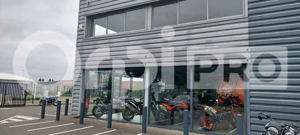 Retail in Saint-Maximin for lease - Building Photo - Image 3 of 5