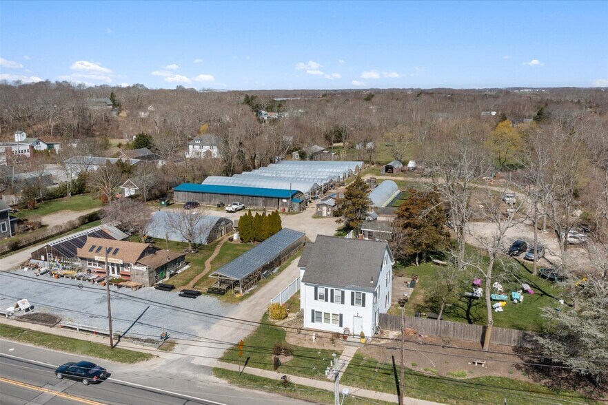 1636 Main Rd, Jamesport, NY 11947 Colorful Gardens