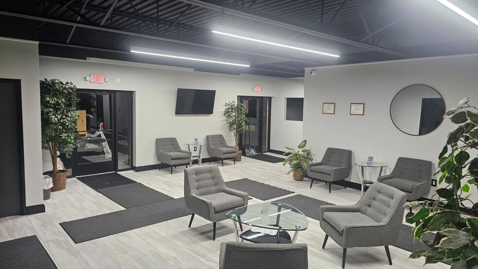 28363 Hoover Rd, Warren, MI for lease - Lobby - Image 3 of 9