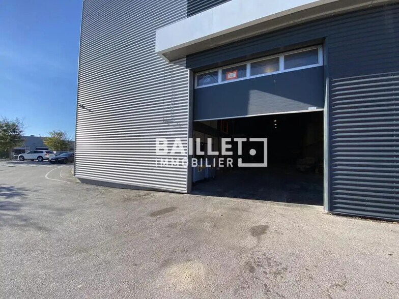 Industrial in Fréjus for lease - Building Photo - Image 1 of 8