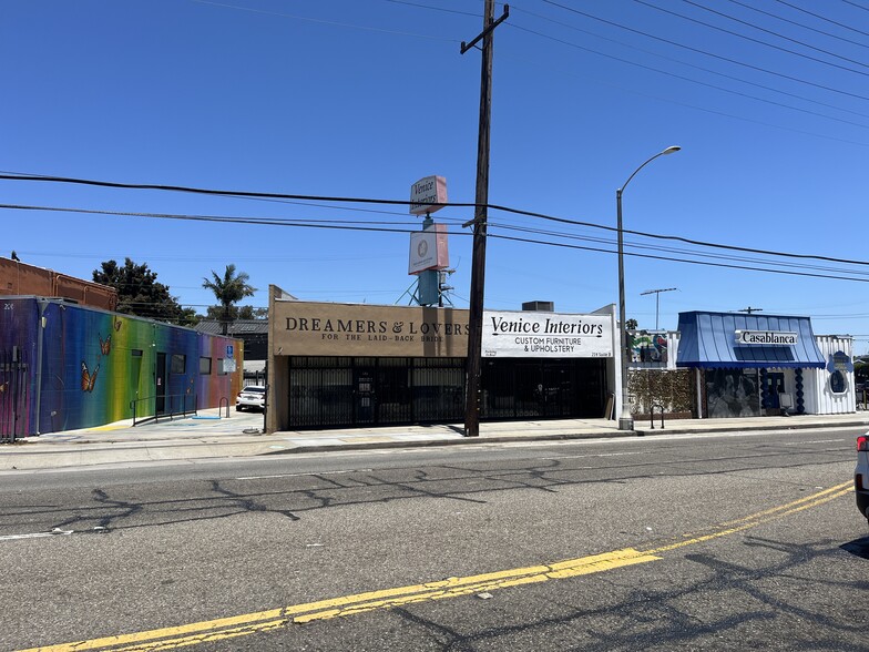 214 Lincoln Blvd, Venice, CA for lease - Building Photo - Image 1 of 5