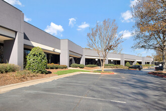 7840 Roswell Rd, Sandy Springs, GA for lease Building Photo- Image 1 of 3