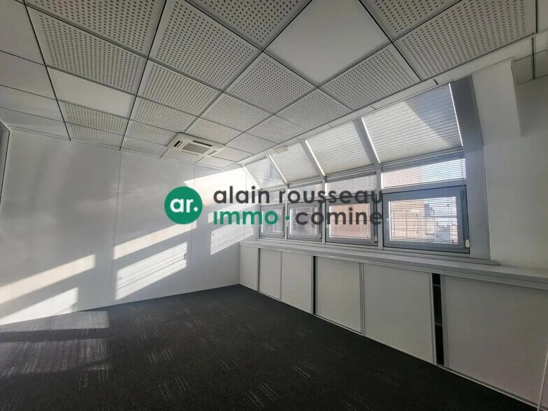 Office in Angers for sale - Interior Photo - Image 1 of 5