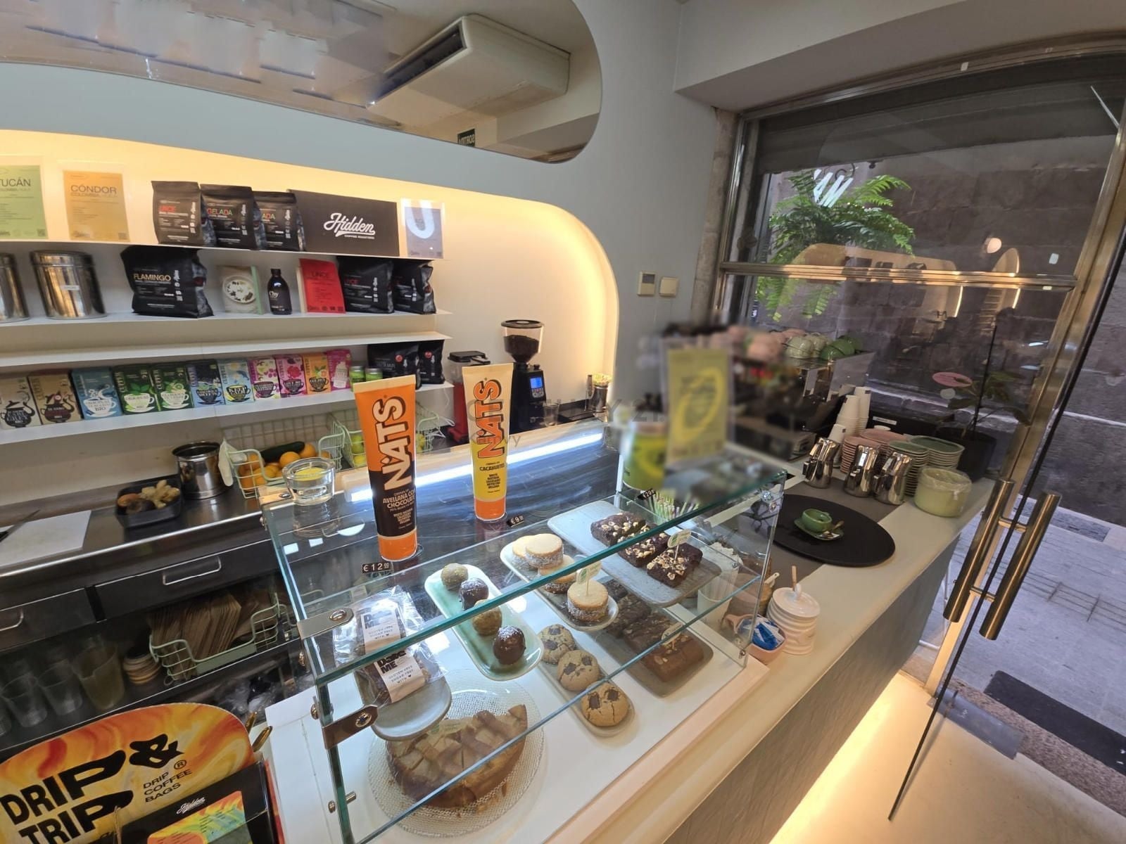 Retail in Barcelona, Barcelona for lease Interior Photo- Image 1 of 15