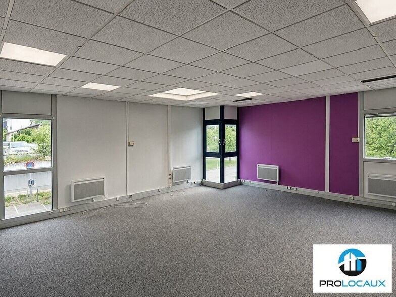 Office in Meylan for lease - Interior Photo - Image 3 of 10