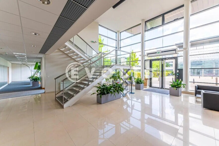 Office in Serris for lease - Lobby - Image 3 of 4