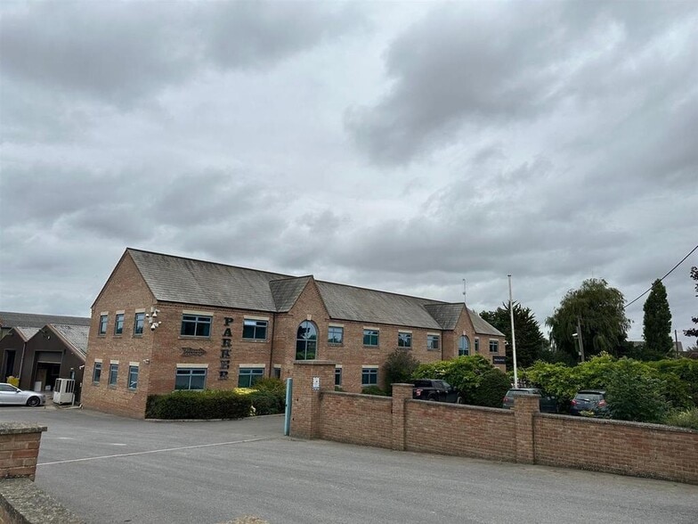 Tate Business Park portfolio of 3 properties for sale on LoopNet.com - Building Photo - Image 2 of 20