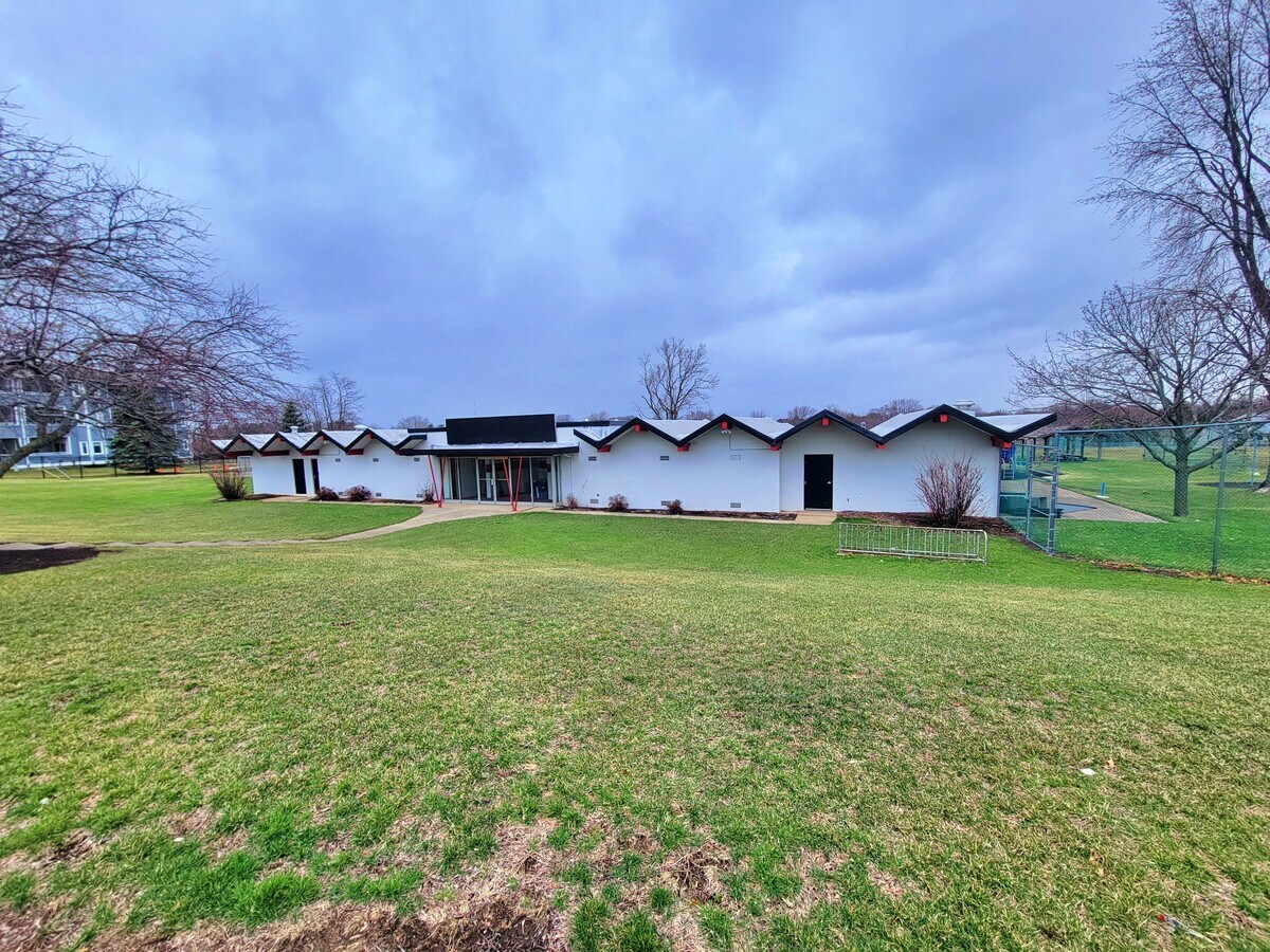 6588 Spring Brook Rd, Rockford, IL 61114