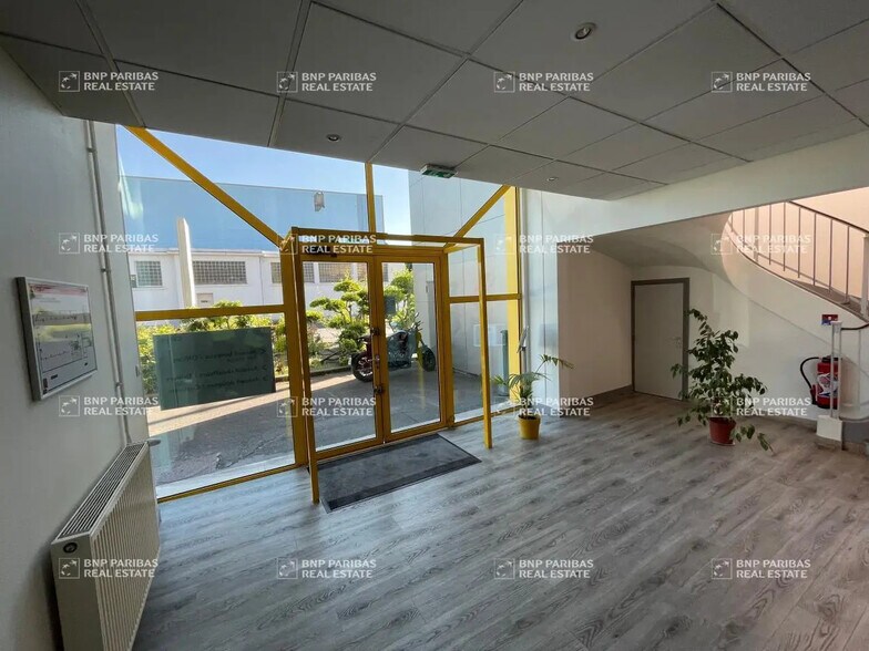 Flex in Saint-Pierre-des-Corps for lease - Lobby - Image 3 of 11