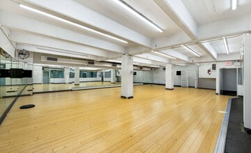 6947 Austin St, Forest Hills, NY for lease Interior Photo- Image 1 of 9