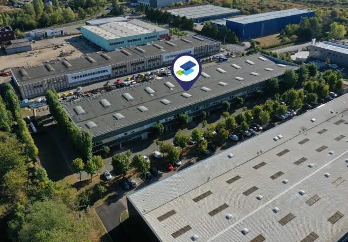 Industrial in Coignières for lease - Building Photo - Image 1 of 3