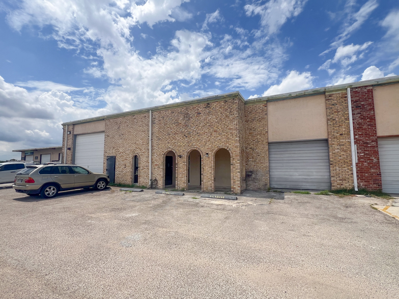 314 E Nakoma St, San Antonio, TX for lease - Building Photo - Image 1 of 4