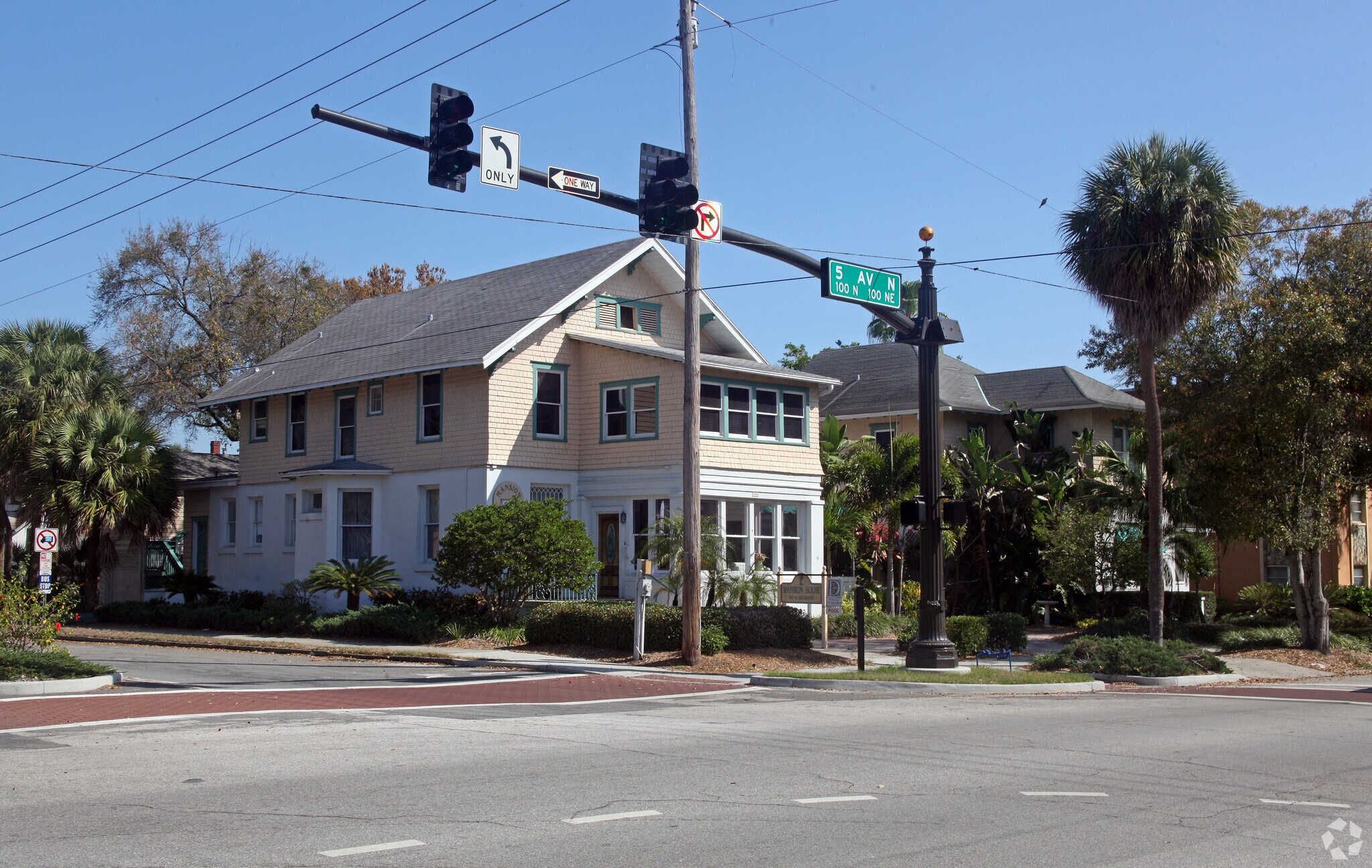 105 5th Ave NE, Saint Petersburg, FL for sale Primary Photo- Image 1 of 1