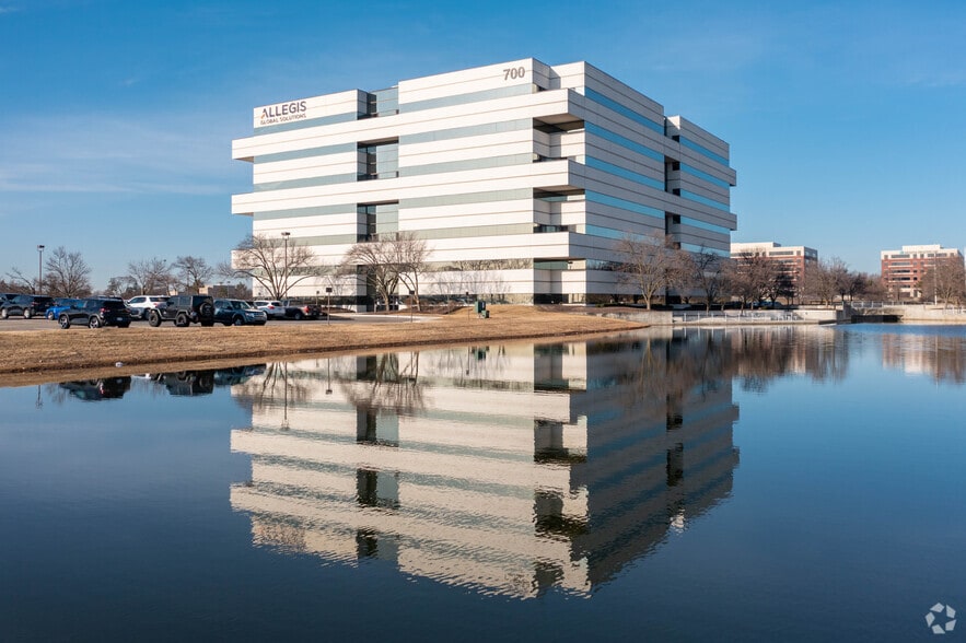 700 Tower Dr, Troy, MI 48098 North Troy Corporate Park