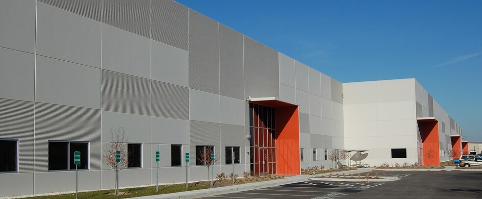 8901-8941 Springdale Ave, Berkeley, MO for lease - Building Photo - Image 3 of 5